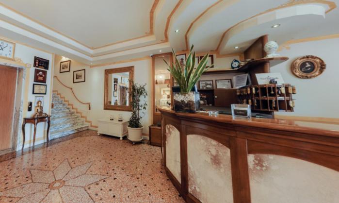 Hotel Villa Pigalle Tezze sul Brenta Exterior foto