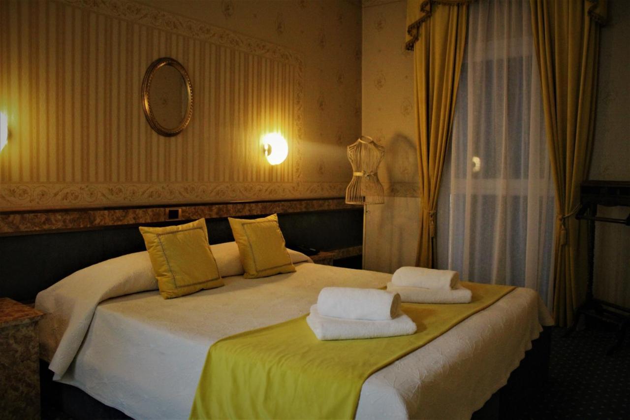 Hotel Villa Pigalle Tezze sul Brenta Exterior foto